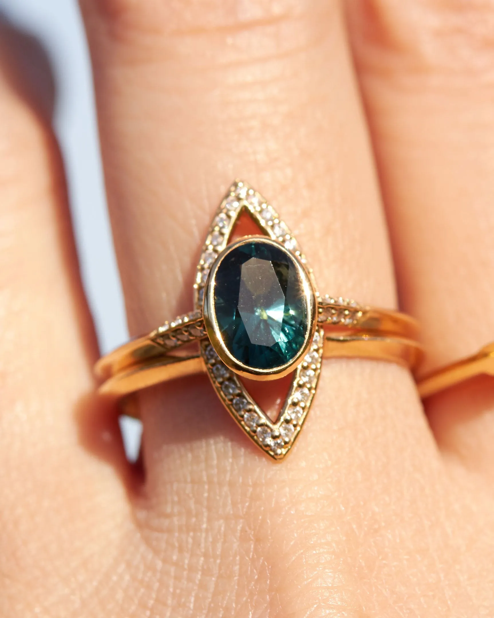 Acoustic Pavé   Marquise Outline Wedding Ring Set
