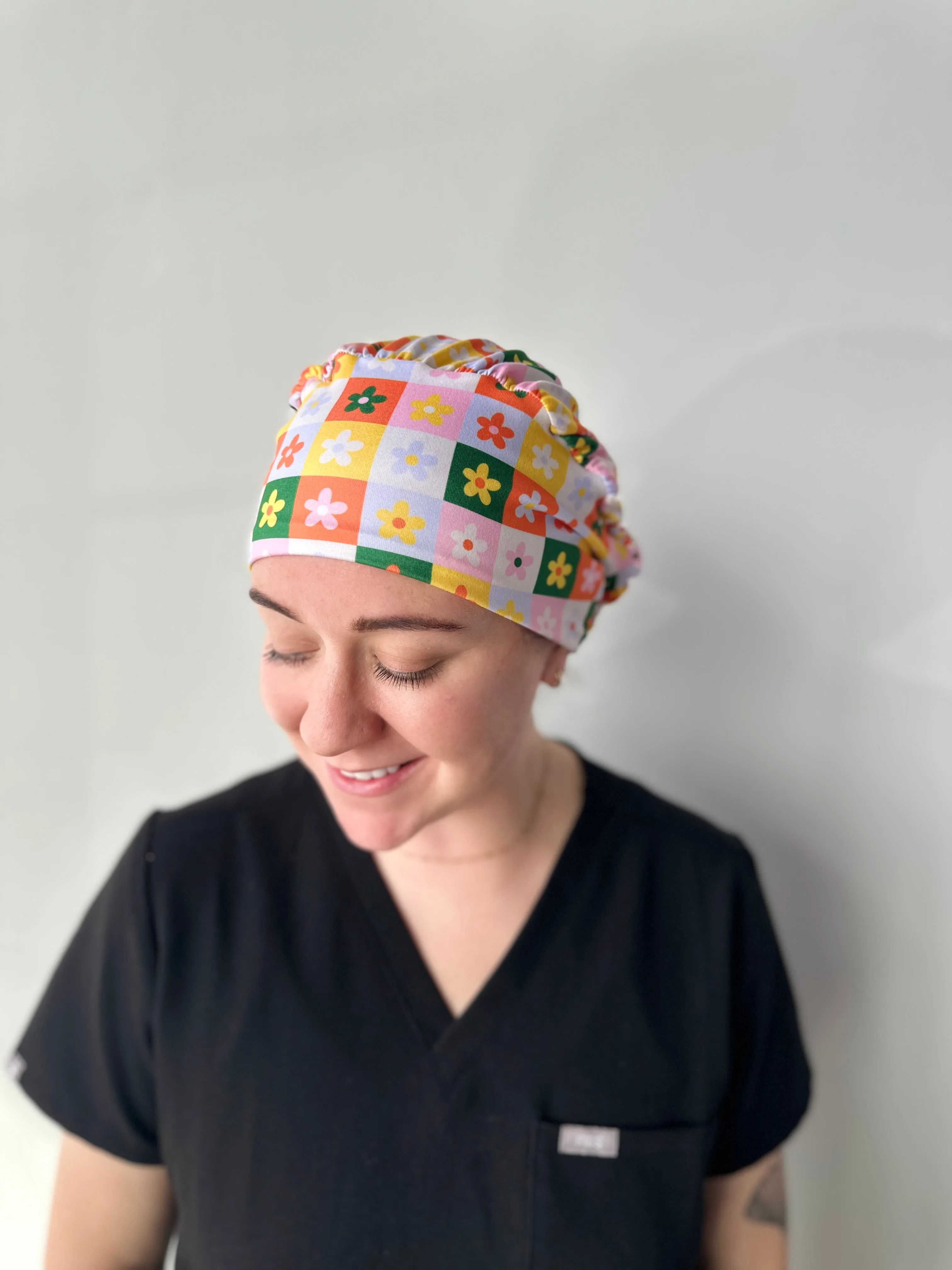 DuoStyle Scrub Hat - Colorful Checker Daisy