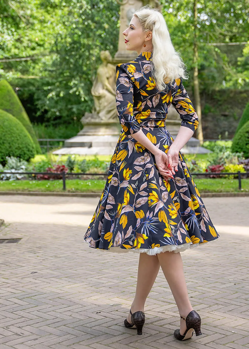 Hearts & Roses Mila Floral 50's Swing Dress Black