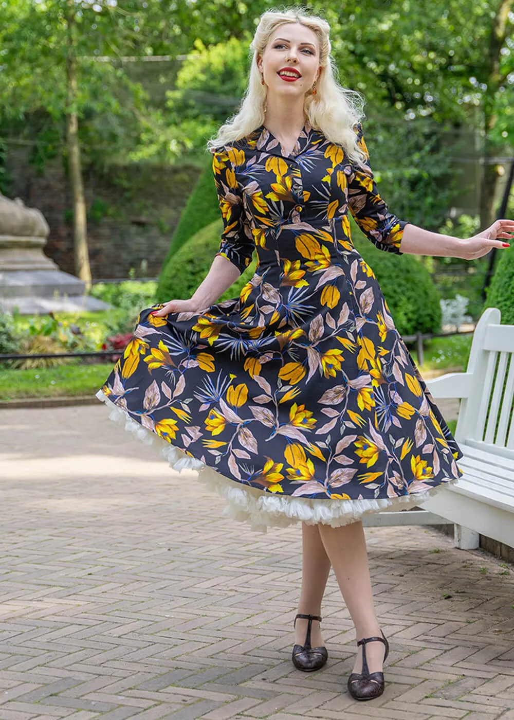 Hearts & Roses Mila Floral 50's Swing Dress Black