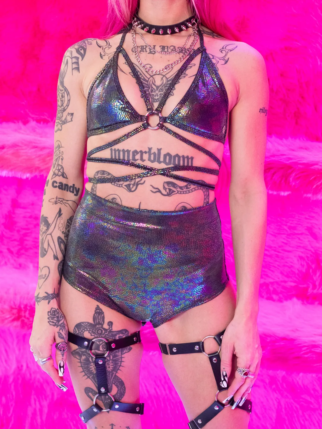 HOT SHORTS - OIL SLICK SNAKE