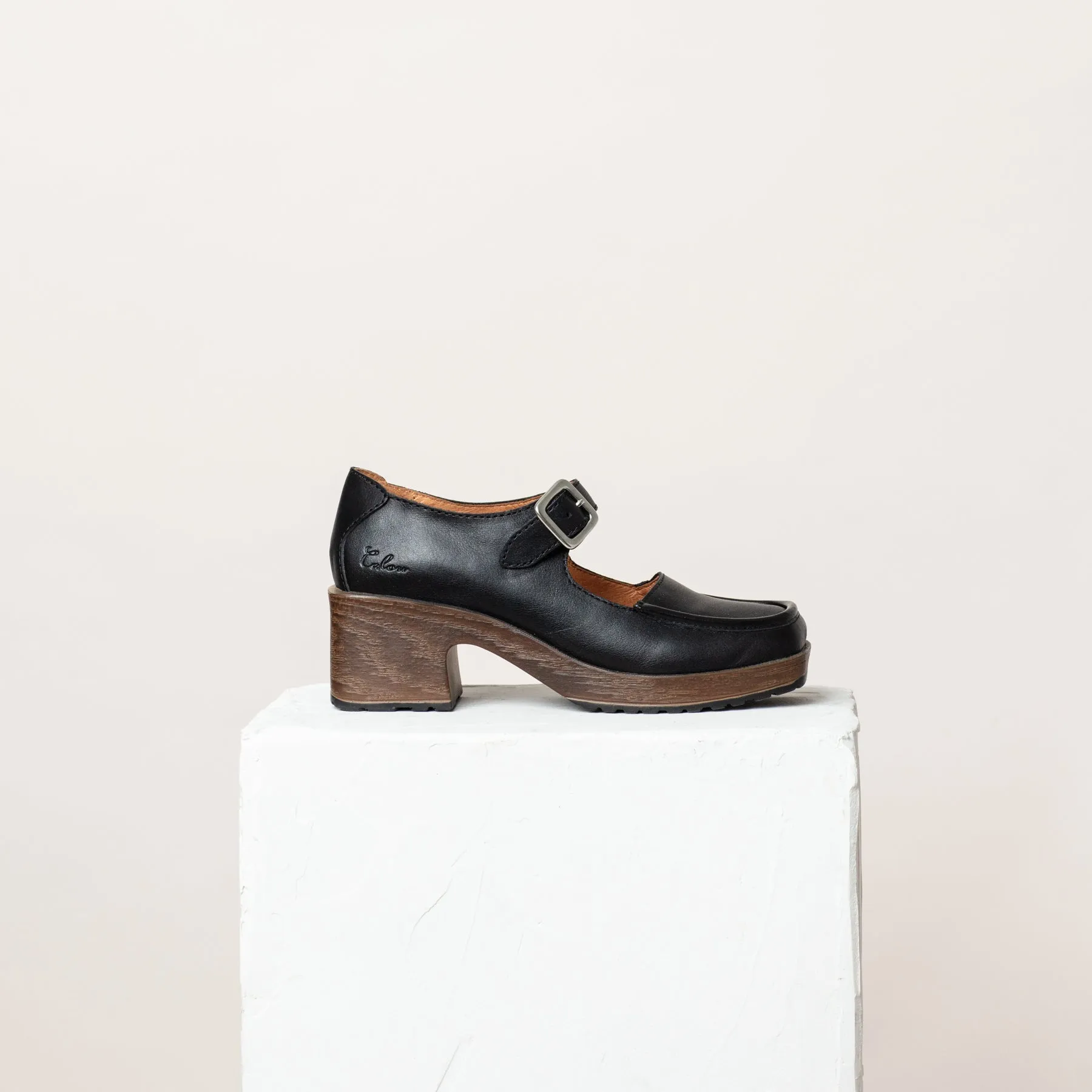Iwa Black