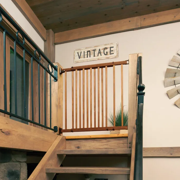 New in box! Evenflo Top of Stairs Walk-Thru Gate (Farmhouse Collection)! Expands form 30-48 inches! one-hand latch is simple for adults to use. Retails $109 